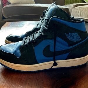 Jordan 1 Mid